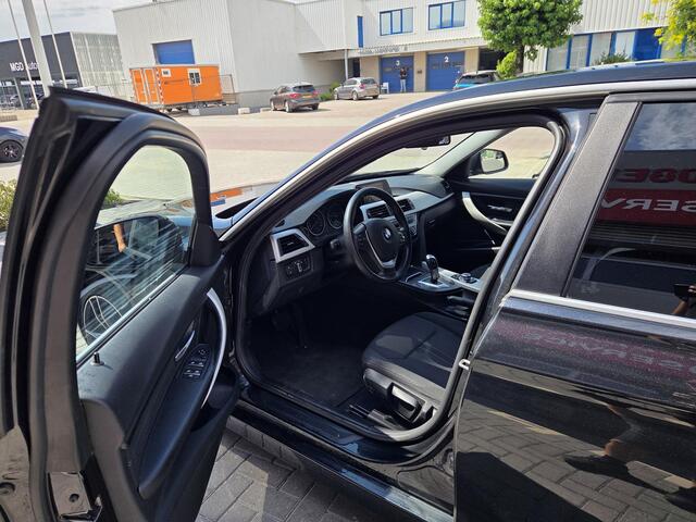 BMW 3-SERIE Touring 318i Centennial Executive