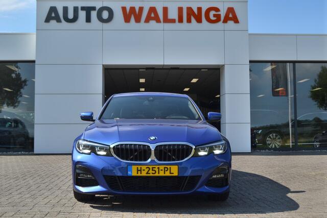 BMW 3-SERIE 320i M Sport Pakket | Achteruitrijcamera | Carplay | Leer Alcan | Dealer onderhouden Nl Auto! 19" lmv