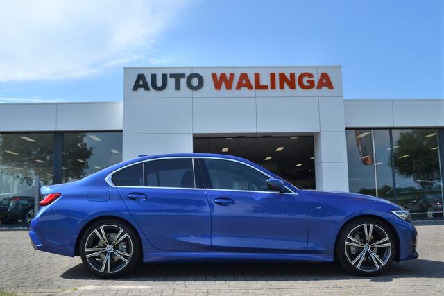 BMW 3-SERIE 320i M Sport Pakket | Achteruitrijcamera | Carplay | Leer Alcan | Dealer onderhouden Nl Auto! 19" lmv