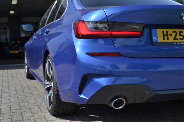 BMW 3-SERIE 320i M Sport Pakket | Achteruitrijcamera | Carplay | Leer Alcan | Dealer onderhouden Nl Auto! 19" lmv