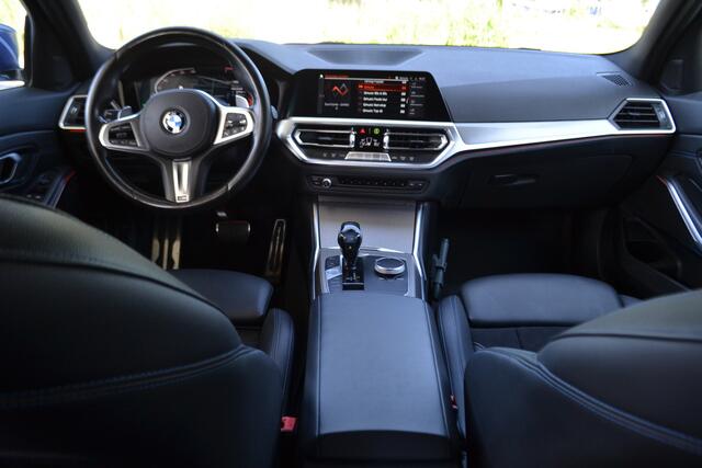 BMW 3-SERIE 320i M Sport Pakket | Achteruitrijcamera | Carplay | Leer Alcan | Dealer onderhouden Nl Auto! 19" lmv