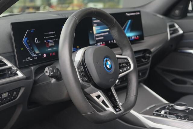 BMW 3-SERIE Touring 330e xDrive M-sport M3 stoelen Panoramadak *SOH 98%* Memory *BTW* Black pack NLauto 19" LMV