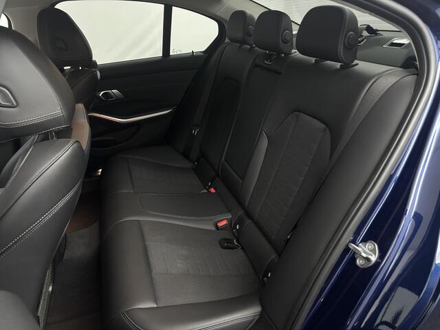 BMW 3-SERIE 320i Executive Edition | Sportline | Sfeerverlichting | Parkeersensoren |