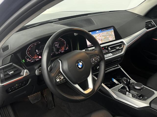 BMW 3-SERIE 320i Executive Edition | Sportline | Sfeerverlichting | Parkeersensoren |