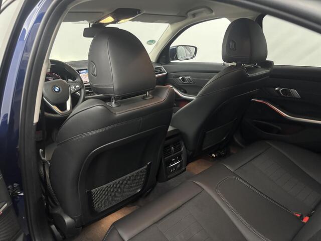 BMW 3-SERIE 320i Executive Edition | Sportline | Sfeerverlichting | Parkeersensoren |
