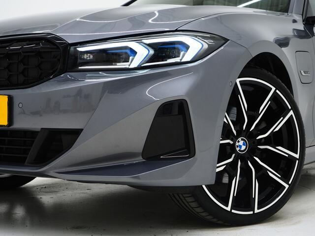 BMW 3-SERIE Touring 320e xDrive LCI Shadowline | Panoramadak | LaserLED | HUD | Adaptive Cruise | 360 | Dodehoek | Carplay