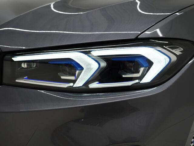 BMW 3-SERIE Touring 320e xDrive LCI Shadowline | Panoramadak | LaserLED | HUD | Adaptive Cruise | 360 | Dodehoek | Carplay