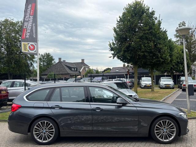 BMW 3-SERIE Touring 318i Luxury Automaat 2019 Leer NL Auto
