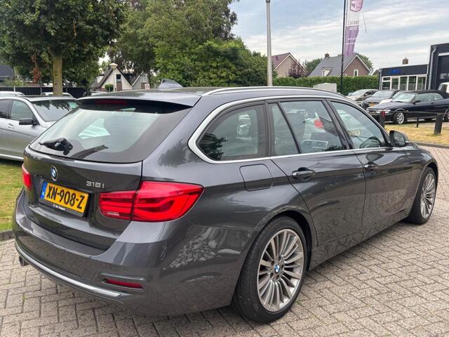 BMW 3-SERIE Touring 318i Luxury Automaat 2019 Leer NL Auto