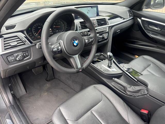 BMW 3-SERIE Touring 318i Luxury Automaat 2019 Leer NL Auto