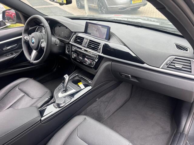BMW 3-SERIE Touring 318i Luxury Automaat 2019 Leer NL Auto