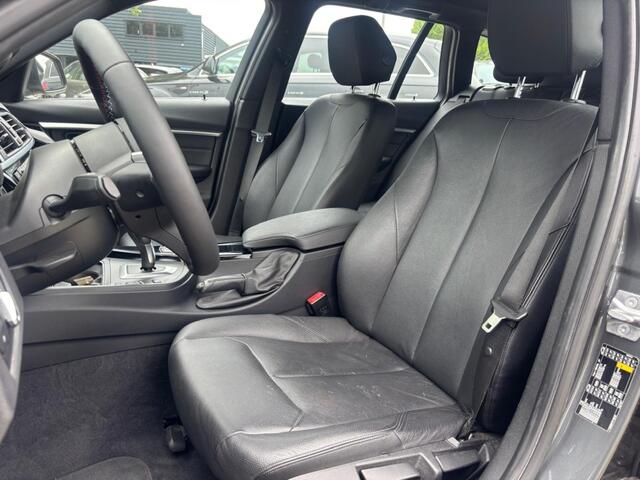 BMW 3-SERIE Touring 318i Luxury Automaat 2019 Leer NL Auto