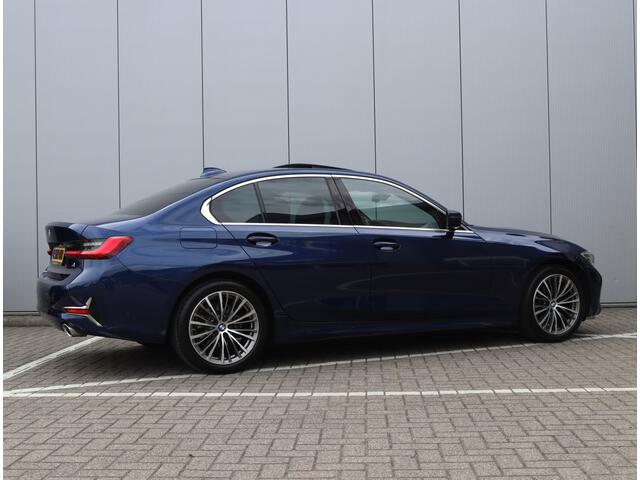 BMW 3-SERIE 320i High Executive Edition | Schuifdak | Leder | Camera | Org. NL