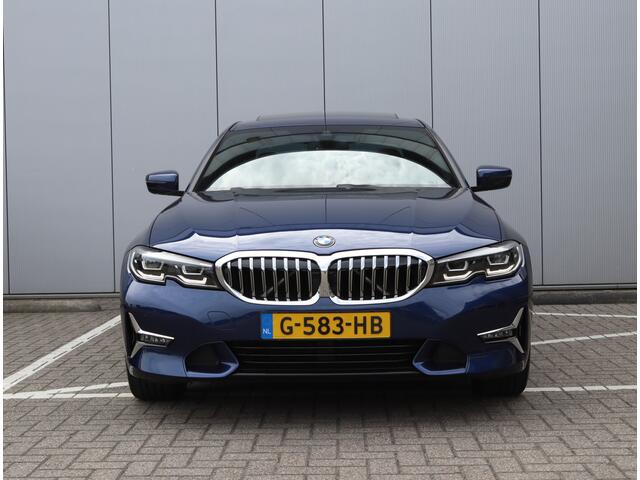 BMW 3-SERIE 320i High Executive Edition | Schuifdak | Leder | Camera | Org. NL