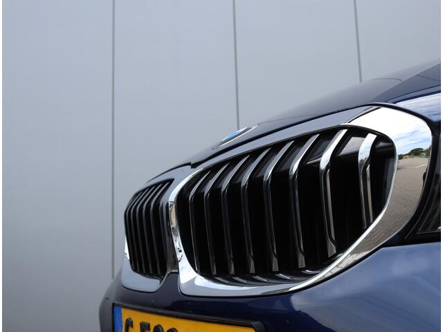 BMW 3-SERIE 320i High Executive Edition | Schuifdak | Leder | Camera | Org. NL