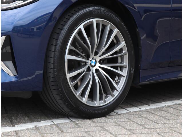 BMW 3-SERIE 320i High Executive Edition | Schuifdak | Leder | Camera | Org. NL