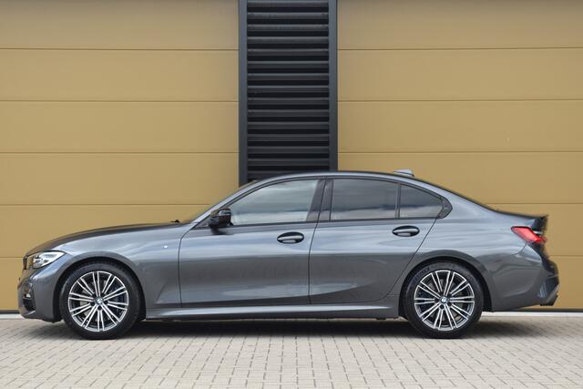 BMW 3-SERIE 330i Executive Edition * M-Sportpakket * Head-up * Sportremmen * A-spoiler *