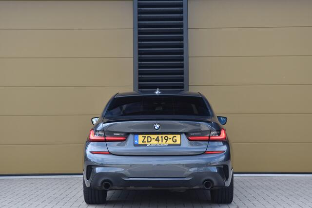 BMW 3-SERIE 330i Executive Edition * M-Sportpakket * Head-up * Sportremmen * A-spoiler *