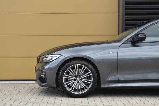 BMW 3-SERIE 330i Executive Edition * M-Sportpakket * Head-up * Sportremmen * A-spoiler *
