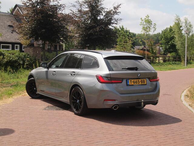 BMW 3-SERIE Touring 320e | Camera | Trekhaak | Sfeerverlichting | Stoelmemory | Cruise Control |