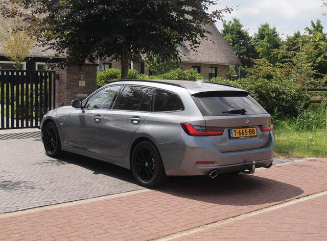 BMW 3-SERIE Touring 320e | Camera | Trekhaak | Sfeerverlichting | Stoelmemory | Cruise Control |