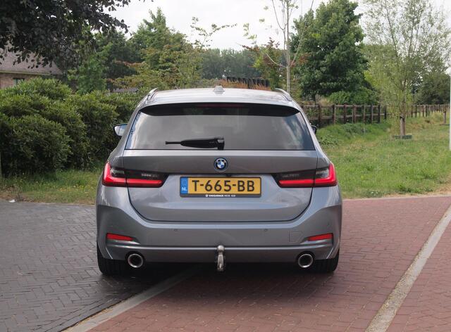BMW 3-SERIE Touring 320e | Camera | Trekhaak | Sfeerverlichting | Stoelmemory | Cruise Control |