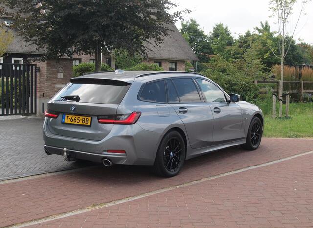 BMW 3-SERIE Touring 320e | Camera | Trekhaak | Sfeerverlichting | Stoelmemory | Cruise Control |