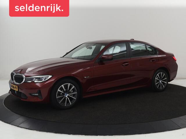 BMW 3-SERIE 330e Business Edition Plus | Sportstoelen | Leder | Adaptive cruise | Stoelverwarming | Carplay | Stuurverwarming | Navigatie | Parkeerhulp | Full LED | Live Cockpit | Individual Aventurinrot metallic | PHEV | Plug In