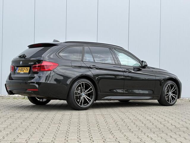 BMW 3-SERIE Touring 330i xDrive High Executive 8AT AUTOMAAT / 252PK / AWD / Navigatie / Parkeersensoren Voor & Achter / Elektrische achterklep / Stoelverwarming voor / LMV / Historie aanwezig / 1ste Eigenaar 5 jaar in NL / 1800KG Trekgewicht / BMW Led lampen /