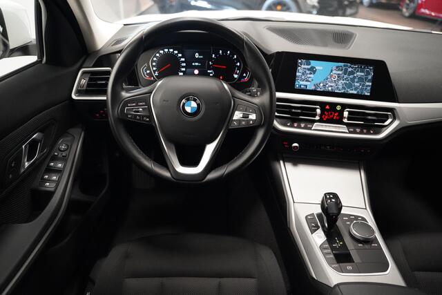BMW 3-SERIE Touring 318i High Executive|Carplay|Stoelverwarming|Navi