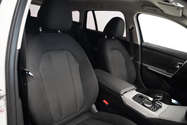 BMW 3-SERIE Touring 318i High Executive|Carplay|Stoelverwarming|Navi
