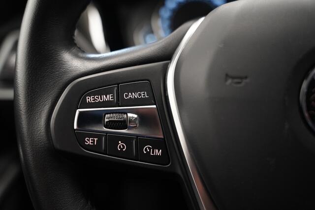 BMW 3-SERIE Touring 318i High Executive|Carplay|Stoelverwarming|Navi