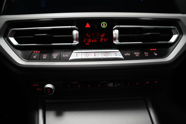 BMW 3-SERIE Touring 318i High Executive|Carplay|Stoelverwarming|Navi