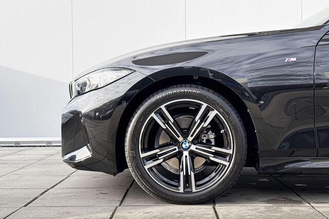 BMW 3-SERIE Touring 318i M-Sport Parking Assistant / Stoelverwarming / 18 Inch / Dimmende Binnen & Buitenspiegel / Electrische Zwenkhaak