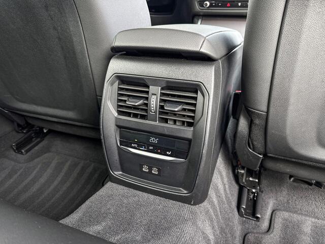 BMW 3-SERIE Touring 318i M-Sport Parking Assistant / Stoelverwarming / 18 Inch / Dimmende Binnen & Buitenspiegel / Electrische Zwenkhaak