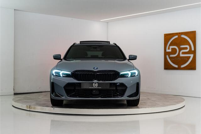 BMW 3-SERIE Touring 330e xDrive M Sport Pro Edition 292PK | Brooklyn | Pano | Sfeer | Harman/Kardon | HUD | VOL! Fabrieksgarantie