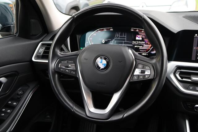 BMW 3-SERIE Touring 320i High Executive Edition | Adap. Cruise | Stoelverwarming | Halfleder | Navigatie | Carplay