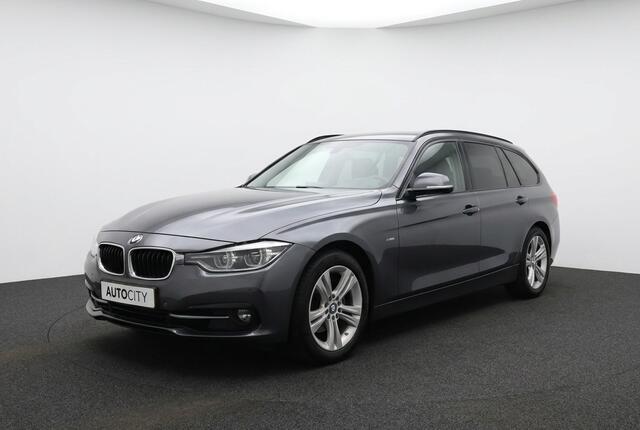 BMW 3-SERIE 318i Touring Sportline Pano | Trekhaak | Sportstoelen | Stoelverwarming | Camera