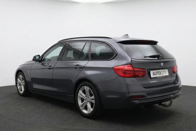 BMW 3-SERIE 318i Touring Sportline Pano | Trekhaak | Sportstoelen | Stoelverwarming | Camera