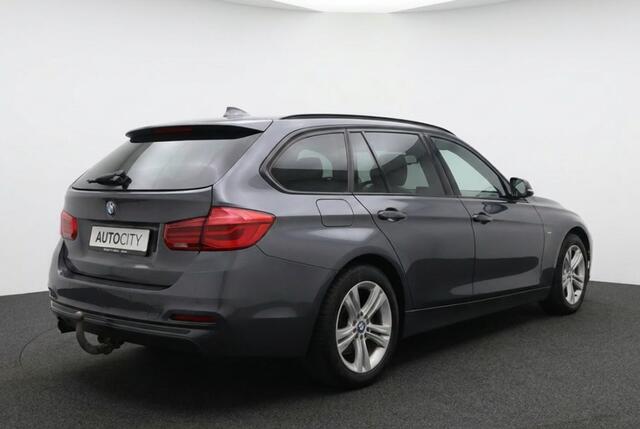 BMW 3-SERIE 318i Touring Sportline Pano | Trekhaak | Sportstoelen | Stoelverwarming | Camera