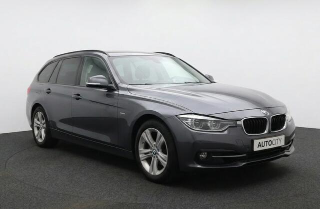 BMW 3-SERIE 318i Touring Sportline Pano | Trekhaak | Sportstoelen | Stoelverwarming | Camera