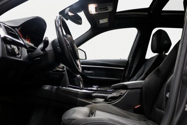 BMW 3-SERIE 318i Touring Sportline Pano | Trekhaak | Sportstoelen | Stoelverwarming | Camera