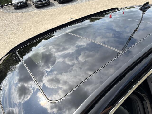 BMW 3-SERIE Touring 318i Sport Line Automaat Full LED / Panoramadak / Leder