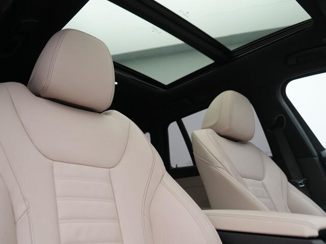 BMW 3-SERIE Touring 330e xDrive M Sport PHEV 293pk Dealer O.H | Panodak | Head Up | Camera | Laser LED | Lederen Sportstoelen Memory & Verwarmd | Keyless | Cruise Control | BLIS | Apple Carplay | Virtual | Navigatie | DAB | 18"L.M | Plug In Hybrid |