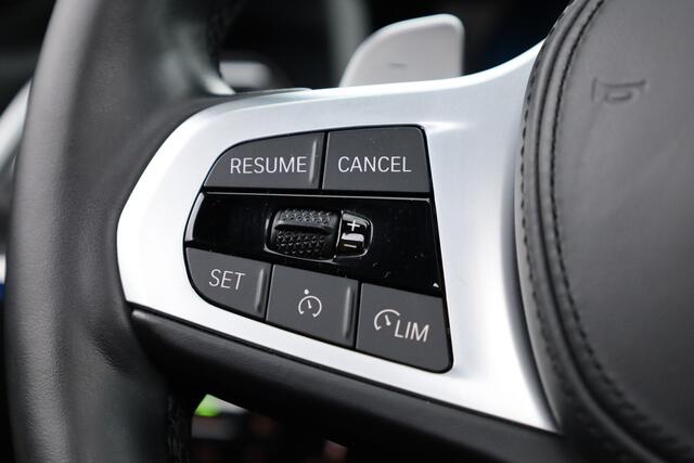 BMW 3-SERIE 330e M Sport | Rijklaar! | S/K-Dak | Shadowline | Dig. Cockpit | HUD | Stoelverw. | Dodehoek | Cruise | Camera+PDC | LED | Nav+CarPlay | Alcantara/Leder | Sfeerverl. | Rijmodi | V