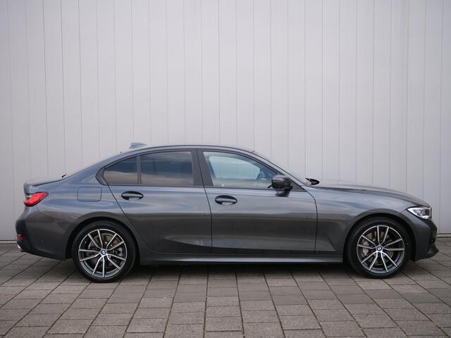 BMW 3-SERIE 330e High Executive 292Pk Automaat Apple Carplay / Adaptive Cruise / Head-up Display