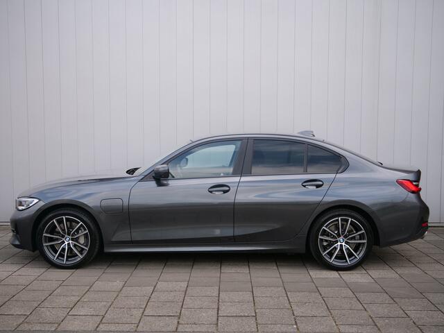 BMW 3-SERIE 330e High Executive 292Pk Automaat Apple Carplay / Adaptive Cruise / Head-up Display