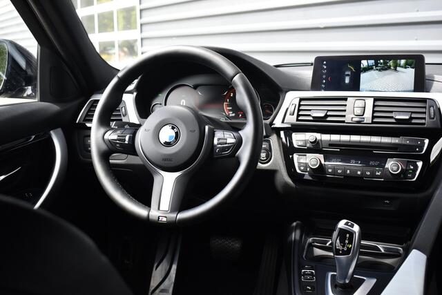 BMW 3-SERIE Touring 320i M Sport Shadow | Virtual Cockpit | Achteruitrijcamera | Groot Navi | HiFi |