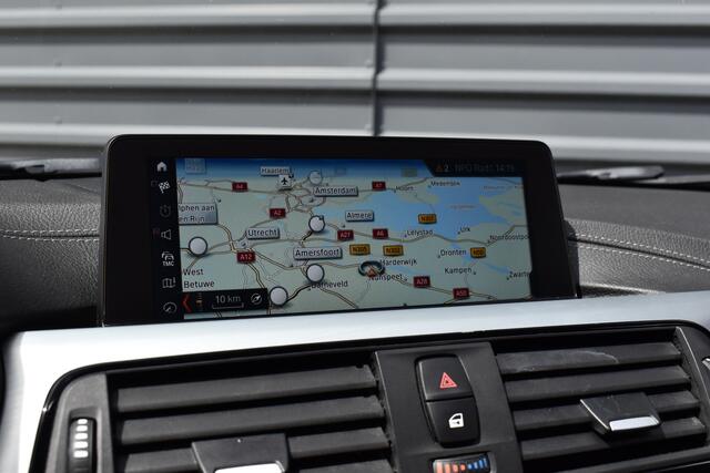 BMW 3-SERIE Touring 320i M Sport Shadow | Virtual Cockpit | Achteruitrijcamera | Groot Navi | HiFi |