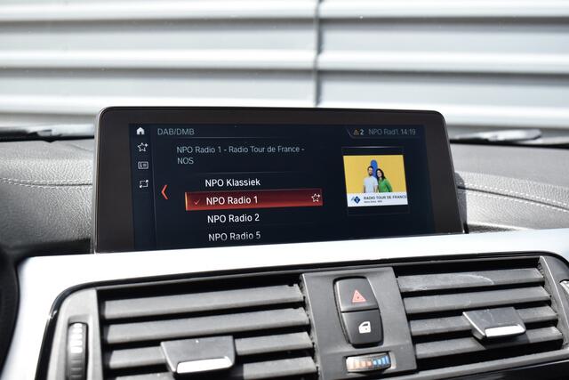 BMW 3-SERIE Touring 320i M Sport Shadow | Virtual Cockpit | Achteruitrijcamera | Groot Navi | HiFi |